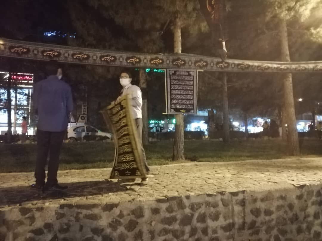 نصب کتیبه‌های عاشورایی هیئت آزادگان بیرجند