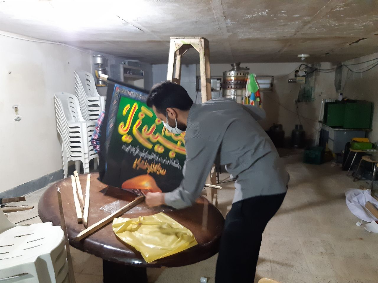 نصب کتیبه‌های عاشورایی هیئت آزادگان بیرجند