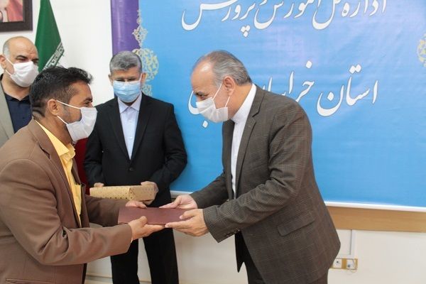 بیرجند| استاندار فرمانداران و مدیران را به دیدار آزادگان آورد