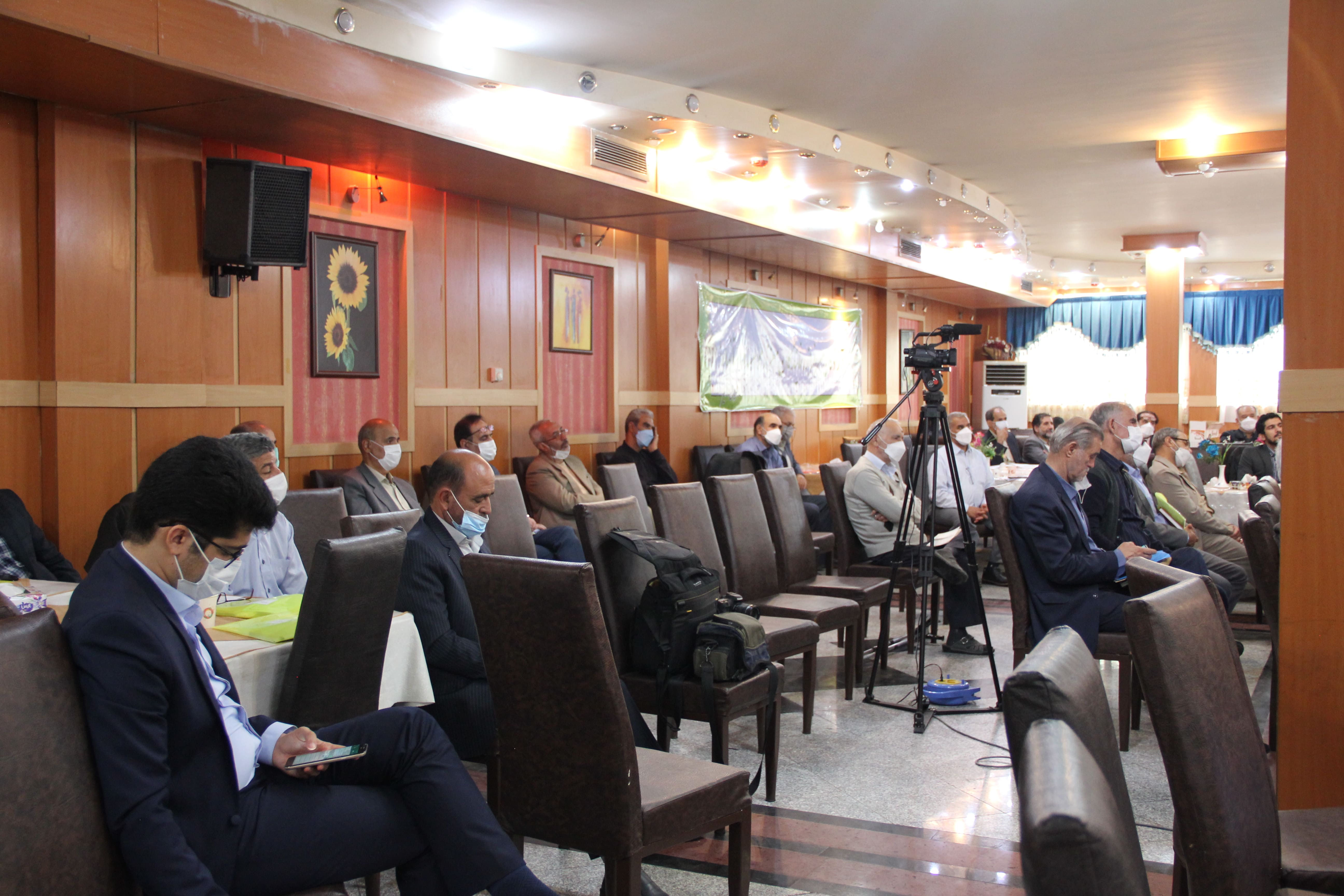 نشست سراسری مدیران استانی موسسه پیام آزادگان در قم23