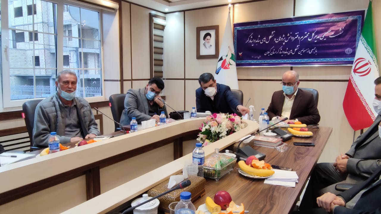 نشست مشترک رئیس بنیاد شهید و نماینده موسسه پیام آزادگان با جمعی از اعضای تشکل‌های شاهد و ایثارگر