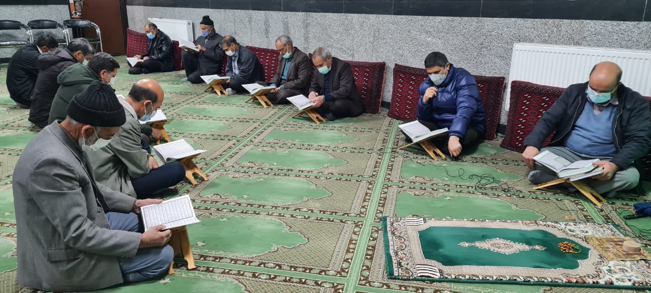 بیرجند| جلسه هفتگی قرائت قرآن هیئت آزادگان برگزار شد5