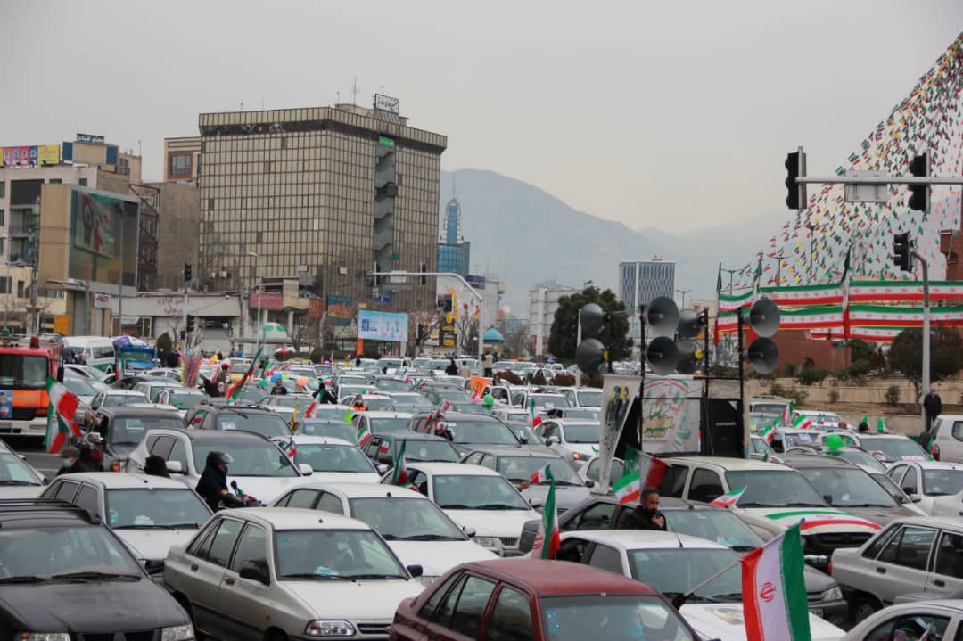 حضور بی‌نظیر آزادگان تهرانی در راهپیمایی خودرویی و موتوری ۲۲ بهمن110