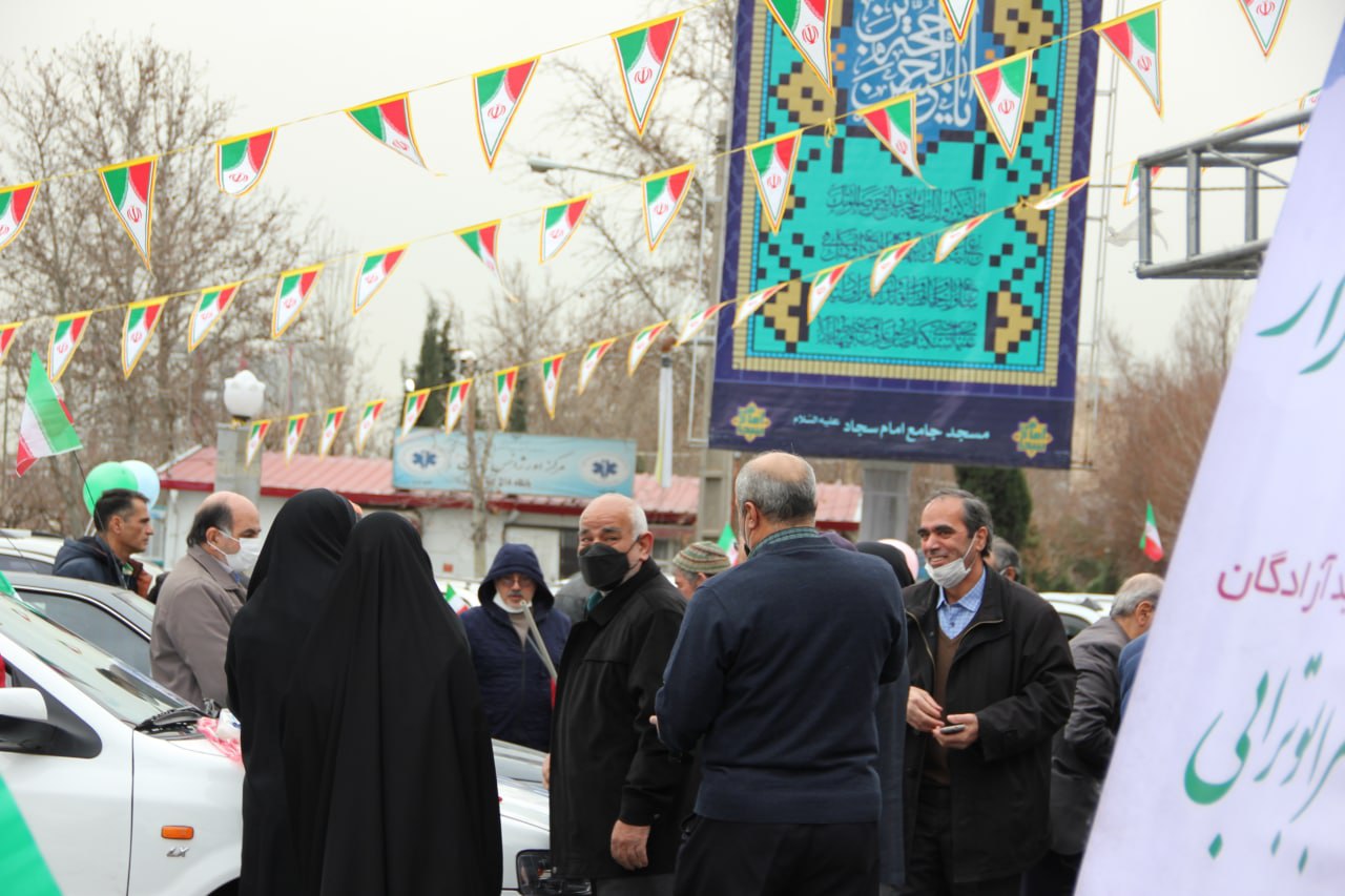 حضور بی‌نظیر آزادگان تهرانی در راهپیمایی خودرویی و موتوری ۲۲ بهمن111