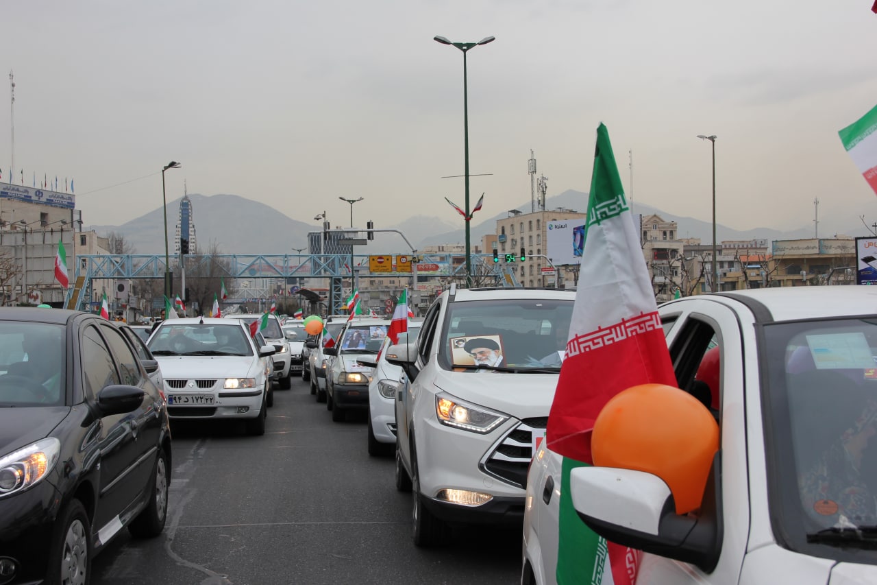 حضور بی‌نظیر آزادگان تهرانی در راهپیمایی خودرویی و موتوری ۲۲ بهمن112