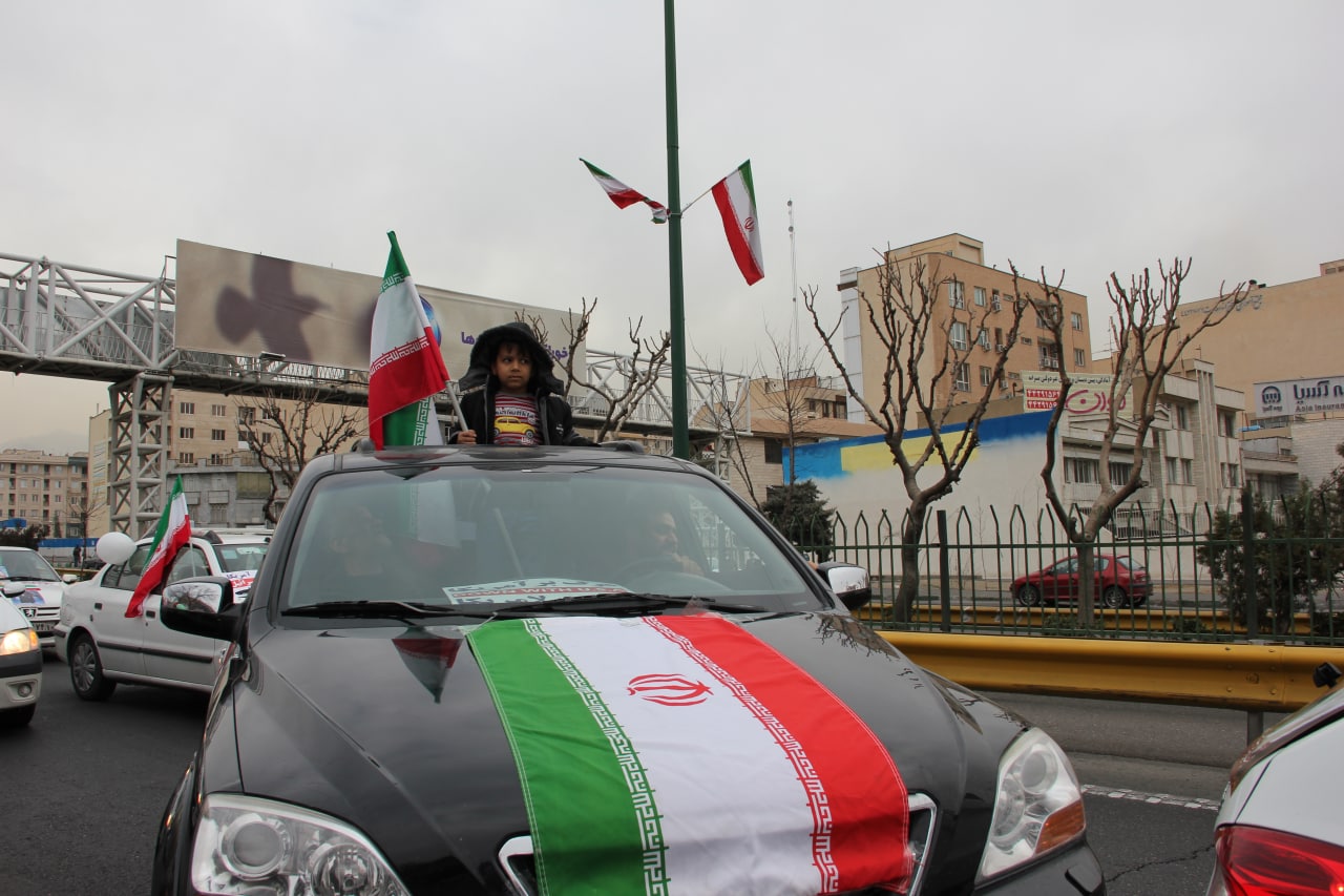 حضور بی‌نظیر آزادگان تهرانی در راهپیمایی خودرویی و موتوری ۲۲ بهمن113