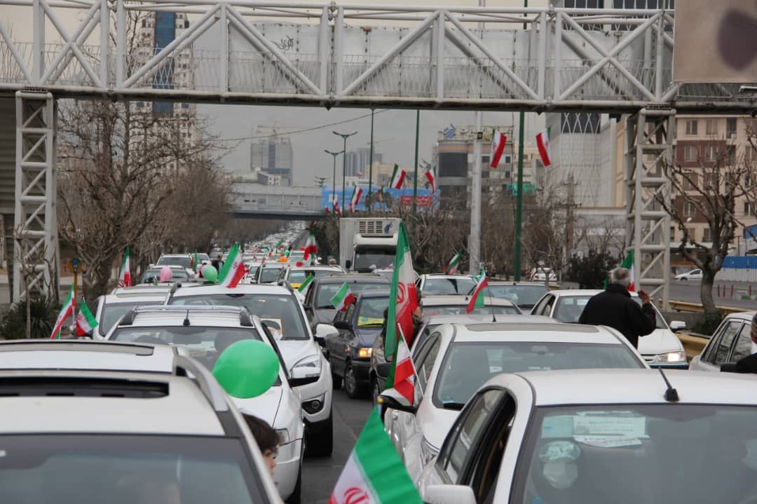 حضور بی‌نظیر آزادگان تهرانی در راهپیمایی خودرویی و موتوری ۲۲ بهمن114