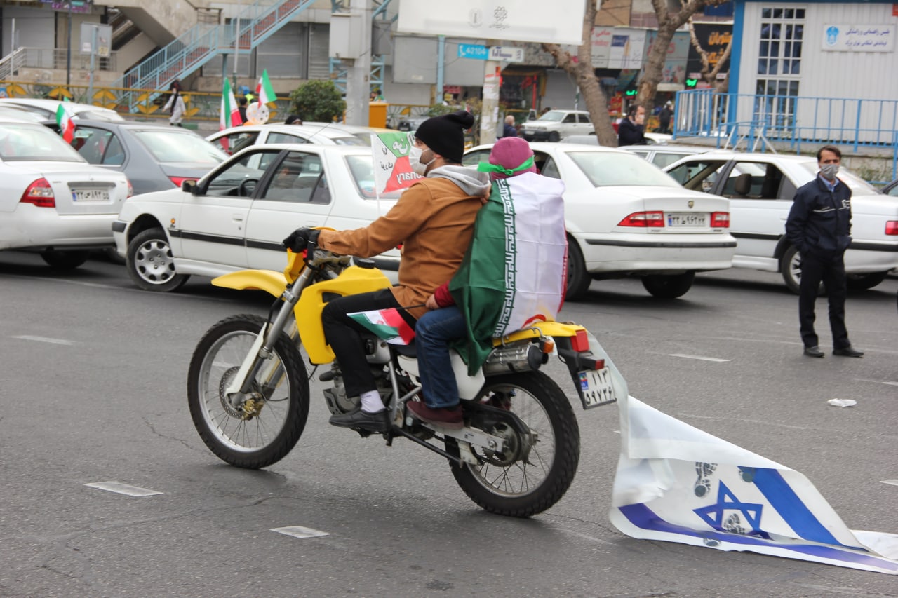 حضور بی‌نظیر آزادگان تهرانی در راهپیمایی خودرویی و موتوری ۲۲ بهمن115