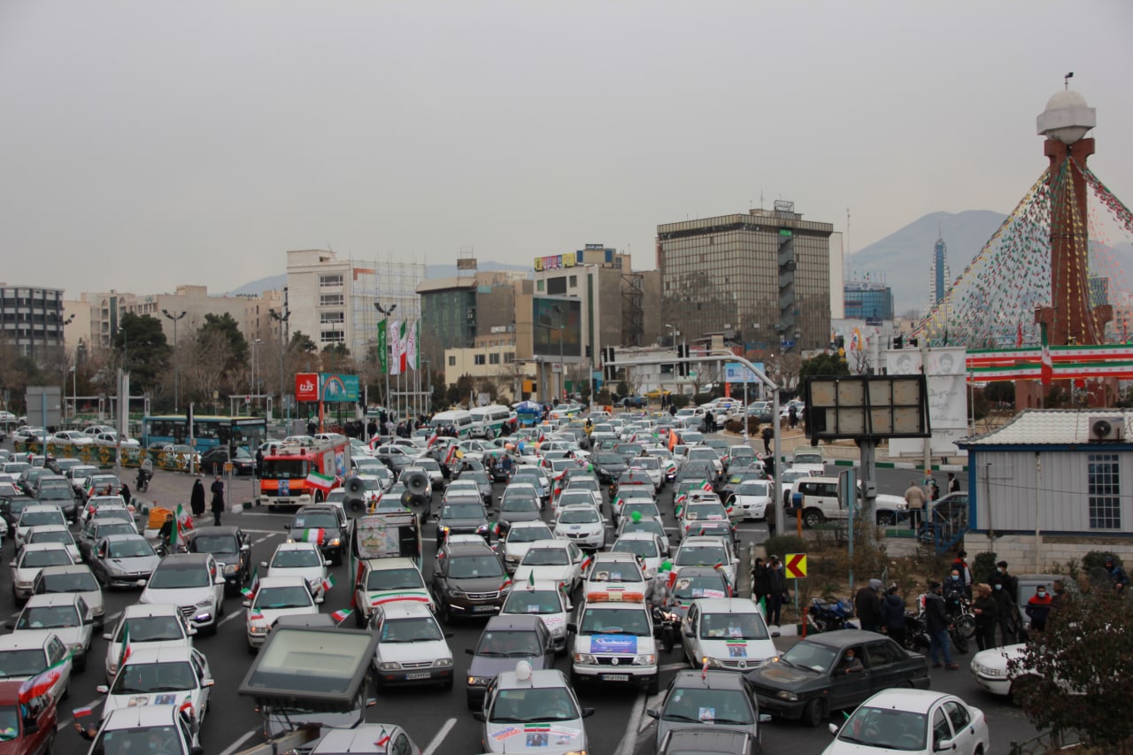 حضور بی‌نظیر آزادگان تهرانی در راهپیمایی خودرویی و موتوری ۲۲ بهمن117