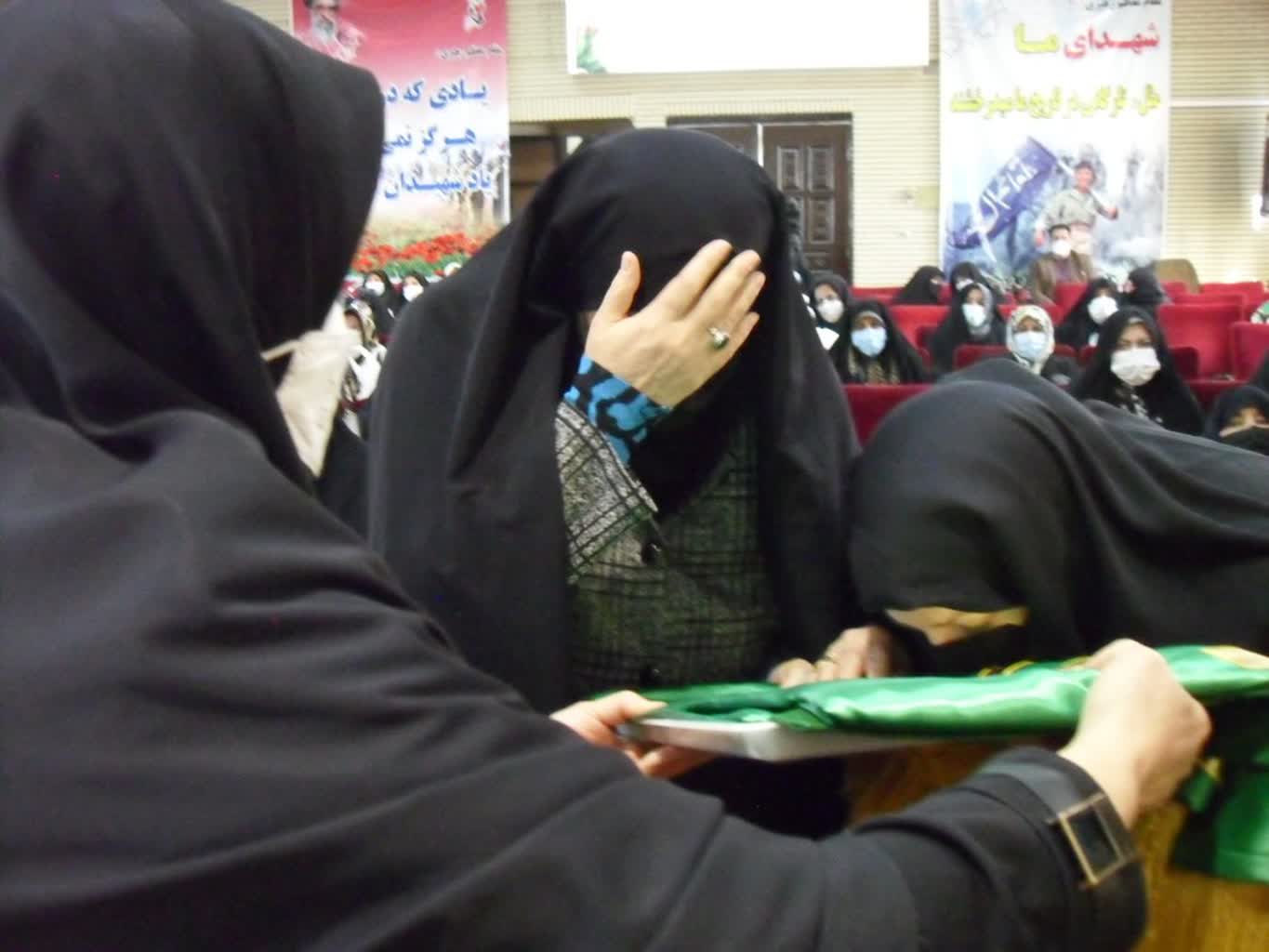 مراسم تکریم و تجلیل از مادران و همسران شهدا، جانبازان و آزادگان ارومیه برگزار شد7