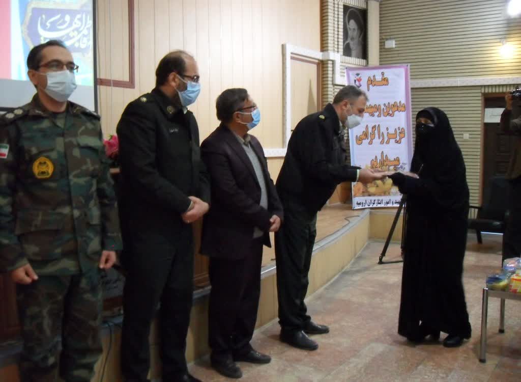 مراسم تکریم و تجلیل از مادران و همسران شهدا، جانبازان و آزادگان ارومیه برگزار شد8