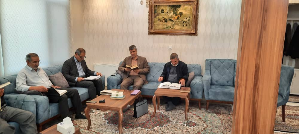 گزارش تصویری| قرائت جزء هفتم قرآن کریم به یاد ایام اسارت1