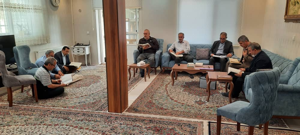 گزارش تصویری| قرائت جزء هفتم قرآن کریم به یاد ایام اسارت2