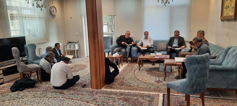 گزارش تصویری| قرائت جزء هفتم قرآن کریم به یاد ایام اسارت5