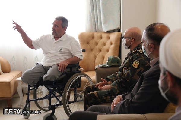تصاویر/ دیدار فرمانده قرارگاه منطقه ای شمالغرب ارتش با خانواده شهدا، جانبازان و آزادگان2