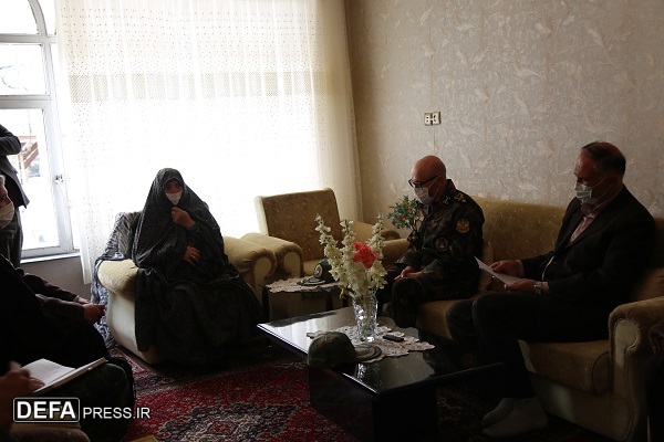 تصاویر/ دیدار فرمانده قرارگاه منطقه ای شمالغرب ارتش با خانواده شهدا، جانبازان و آزادگان7