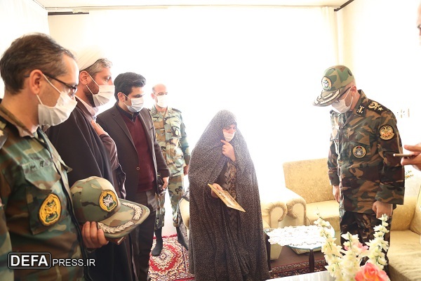 تصاویر/ دیدار فرمانده قرارگاه منطقه ای شمالغرب ارتش با خانواده شهدا، جانبازان و آزادگان9