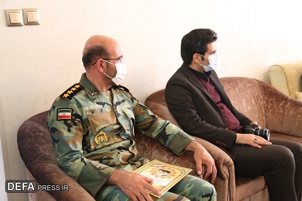 تصاویر/ دیدار فرمانده قرارگاه منطقه ای شمالغرب ارتش با خانواده شهدا، جانبازان و آزادگان10