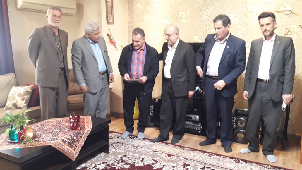 گزارش تصویری| دیدار مدیر کل بنیاد شهید با آزاده قهرمان «علی اکبر محیط»2