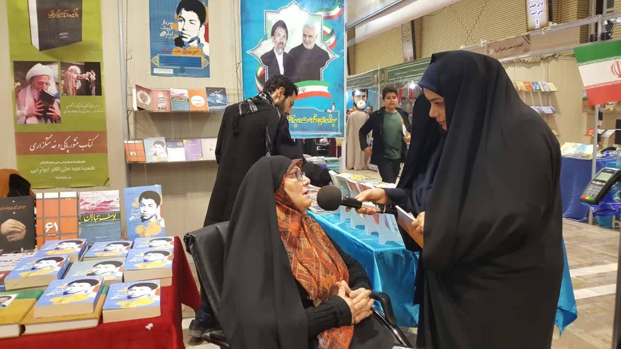 غرفه موسسه پیام آزادگان در نمایشگاه کتاب1