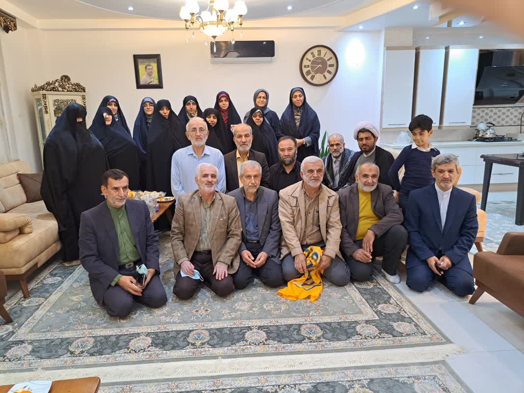 اهدای گل به پرستاران در روز پرستار1