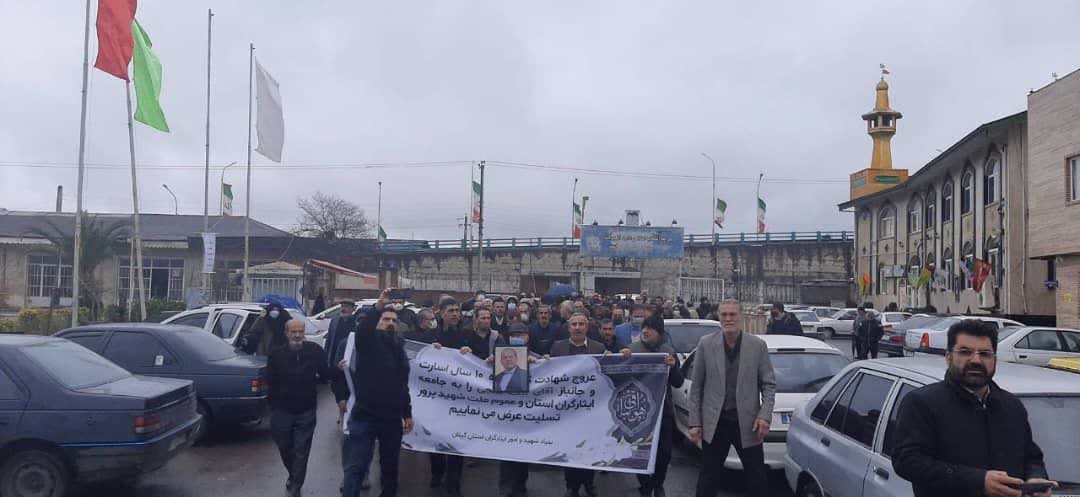 حضور جمعی از مسئولین و آزادگان در مراسم تشییع آزاده آیت‌الله گنجی2