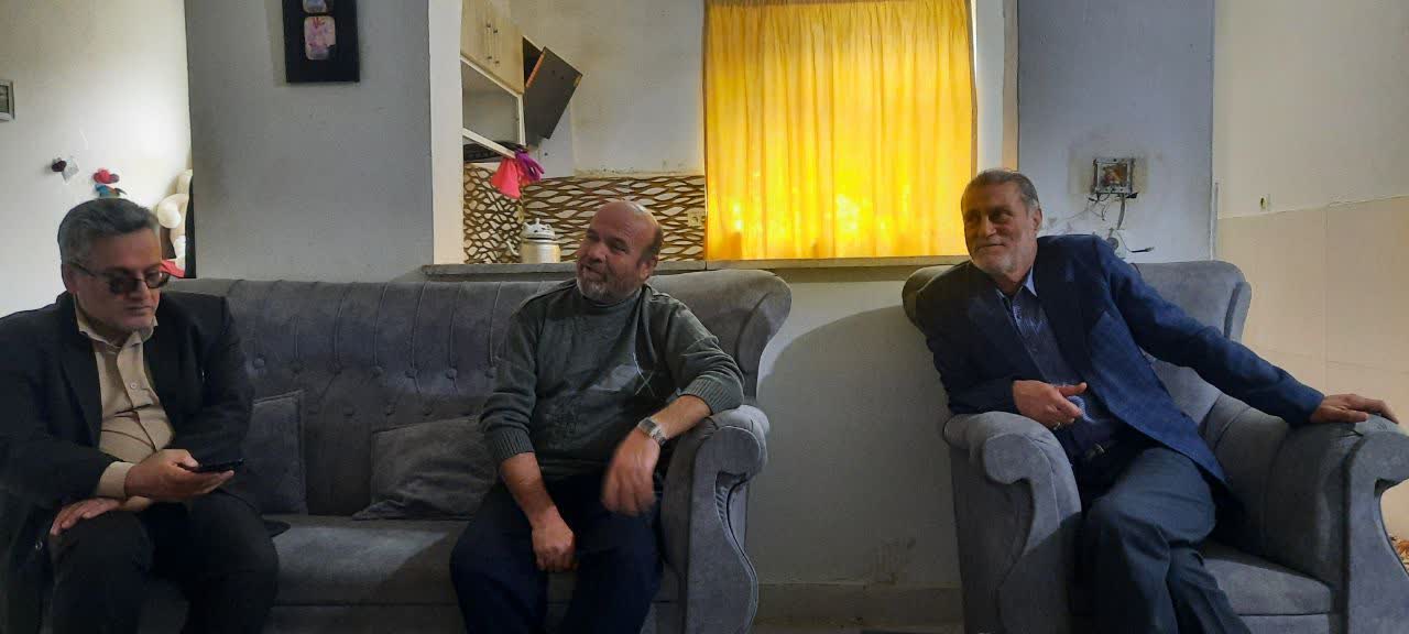 نماینده موسسه پیام آزادگان گیلان با خانواده دوتن از آزادگان دیدار کرد3