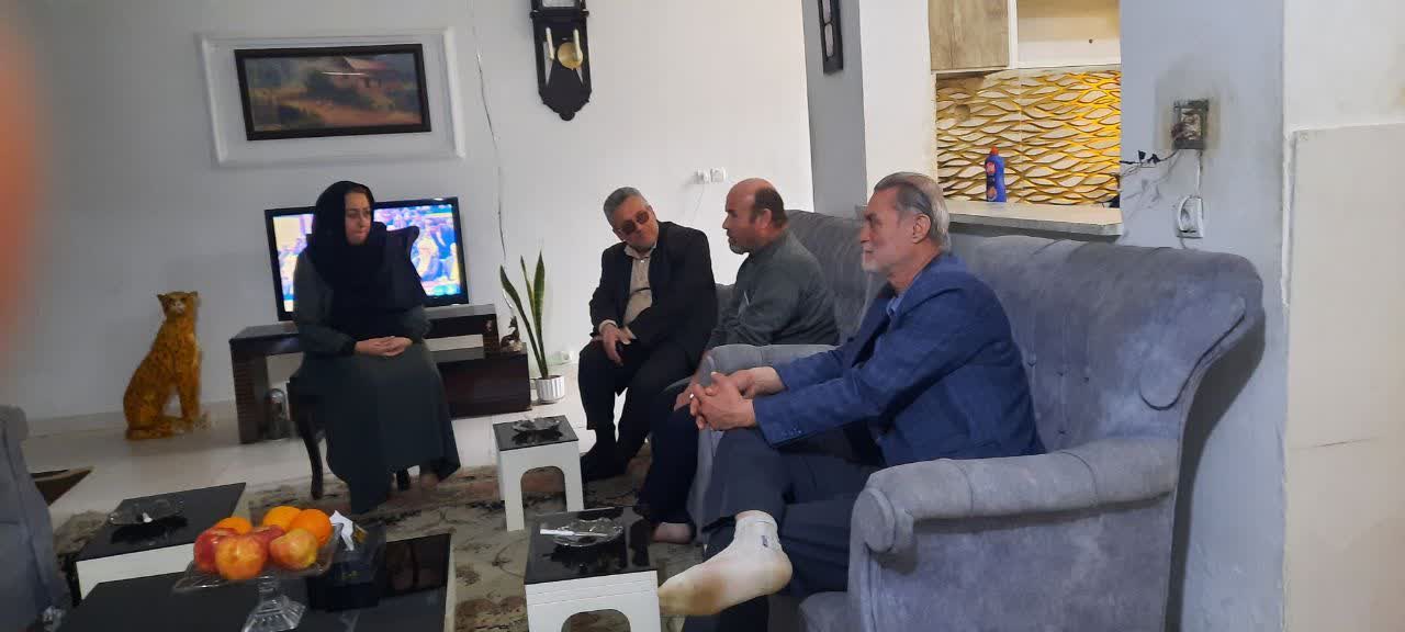 نماینده موسسه پیام آزادگان گیلان با خانواده دوتن از آزادگان دیدار کرد4
