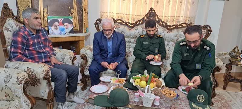 نماینده پیام آزادگان در مازندران با خانواده شهید بهمن قنبری دیدار کرد2