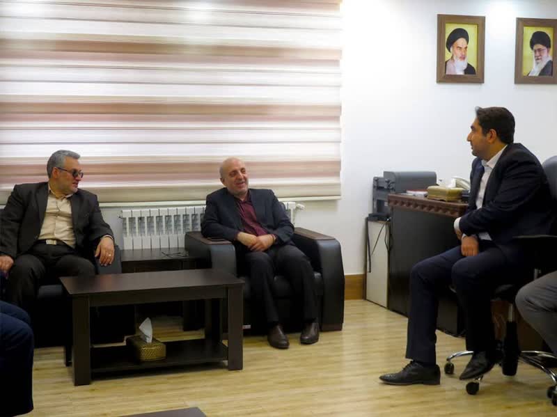 دیدار نماینده موسسه با مدیرکل بنیاد شهید گیلان1