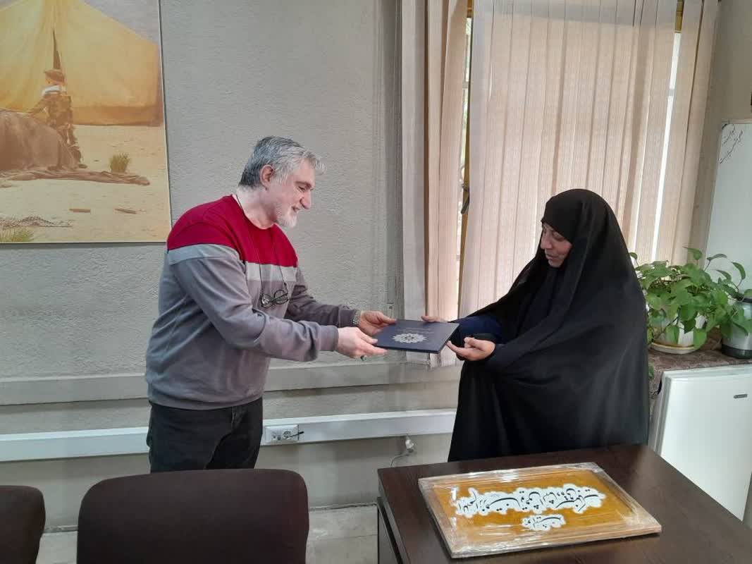 از آزاده هنرمند و استاد خط «رضا اندرواژ» تجلیل شد3