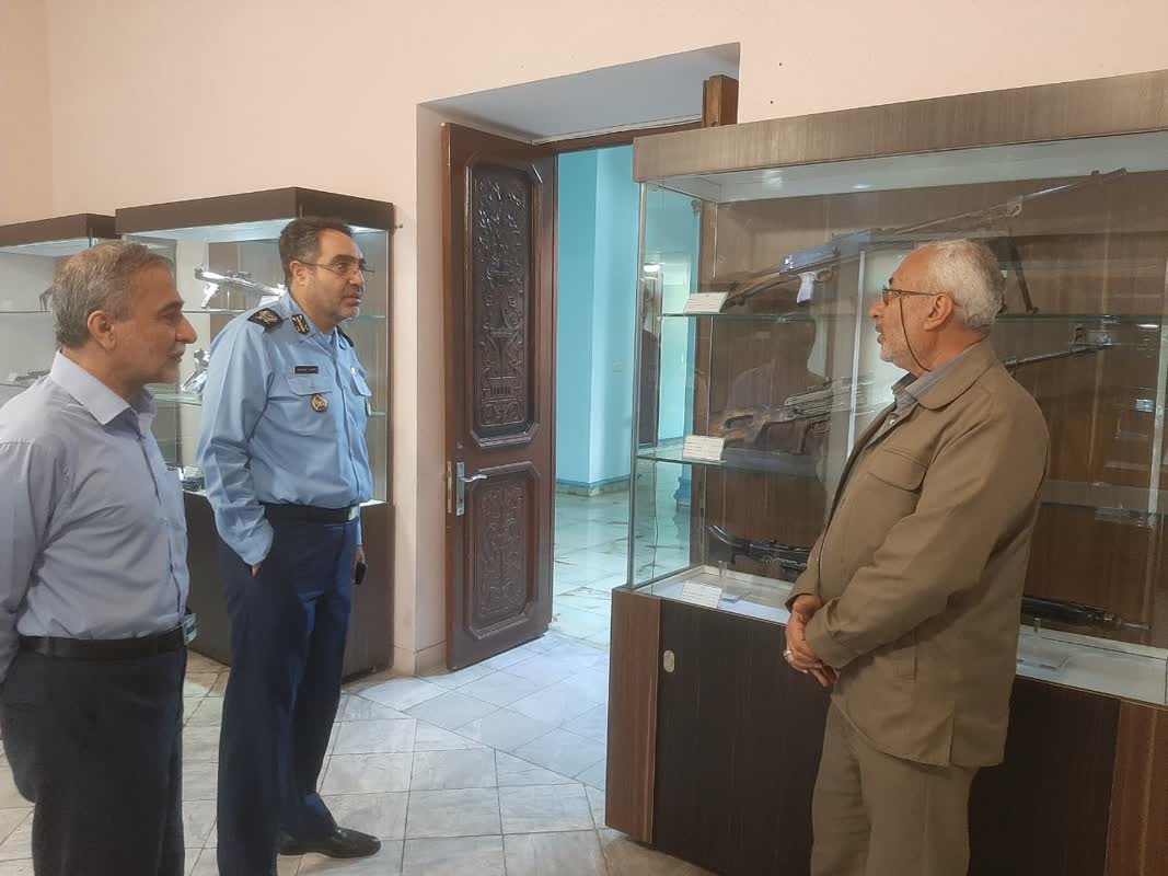 جلسه هم‌اندیشی فرمانده آموزش دانشگاه جنگ ارتش با مدیر موسسه تهران1