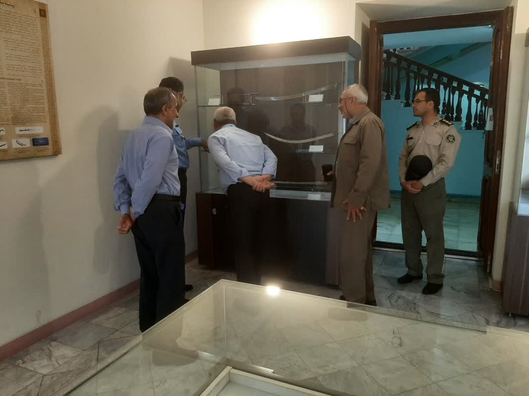 جلسه هم‌اندیشی فرمانده آموزش دانشگاه جنگ ارتش با مدیر موسسه تهران2