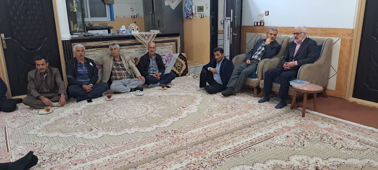 تجلیل از آزادگان معلم و کارگر در جلسه ماهیانه آزادگان بهشهر1