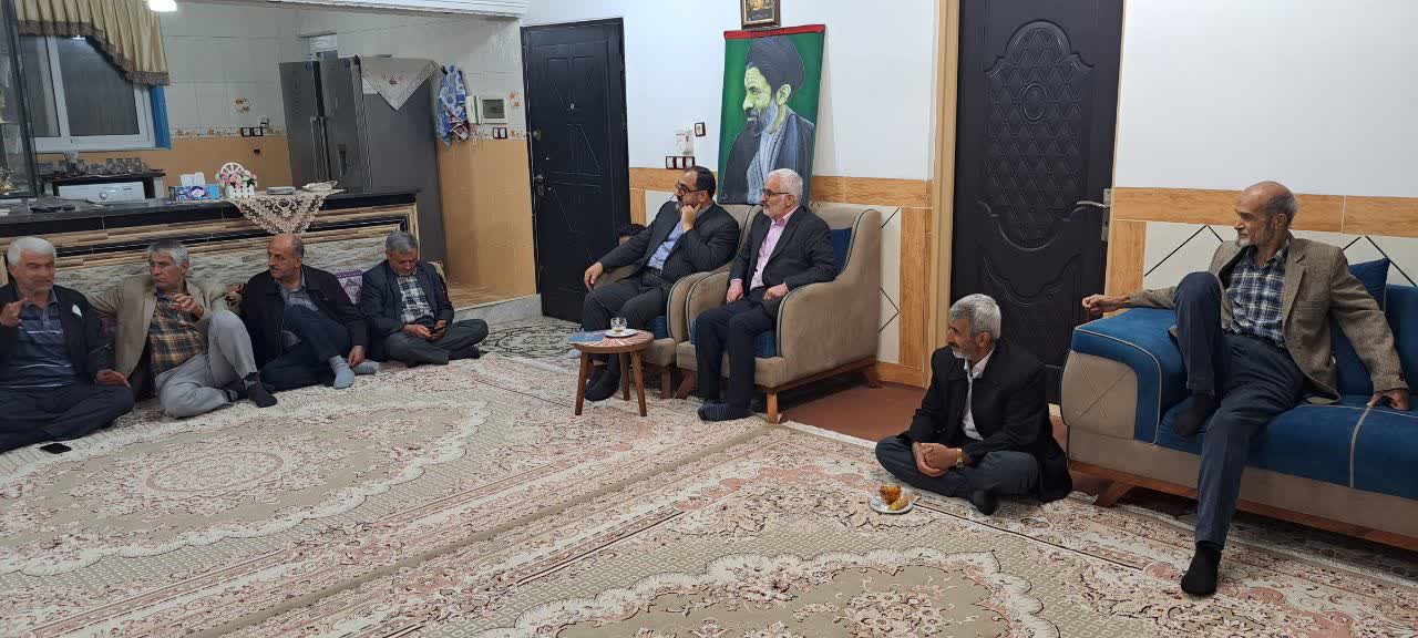 تجلیل از آزادگان معلم و کارگر در جلسه ماهیانه آزادگان بهشهر5