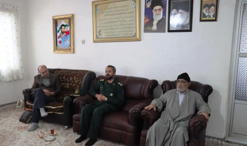 دیدار مدیرکل حفظ آثار و نشر ارزش‌های دفاع مقدس با آزاده «محمدحسن جمشیدی»1