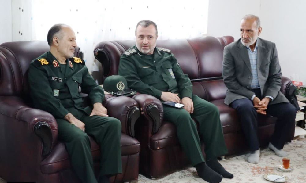 دیدار مدیرکل حفظ آثار و نشر ارزش‌های دفاع مقدس با آزاده «محمدحسن جمشیدی»2