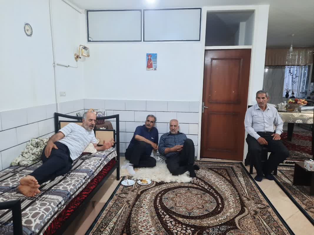 تصویر| عیادت آزادگان اراکی از آزاده «محمد رضا باجلان»5