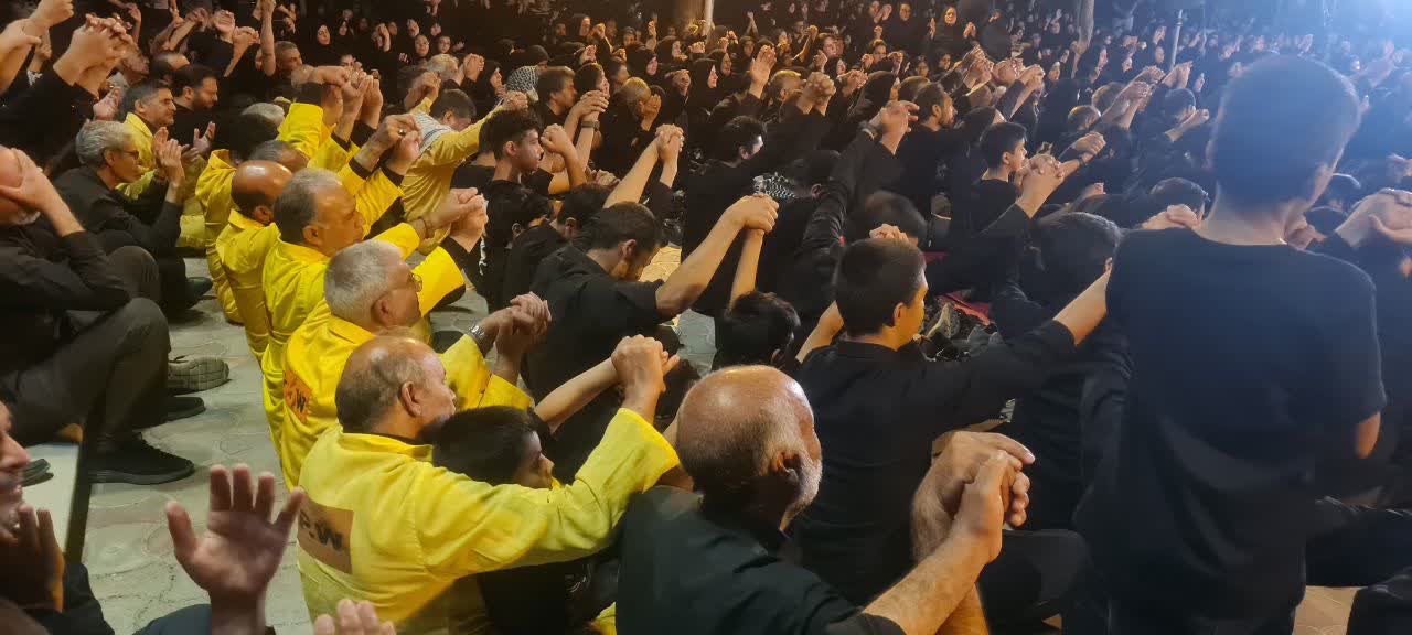 حضور آزادگان بیرجندی با لباس اسارت در مراسم شام غریبان7