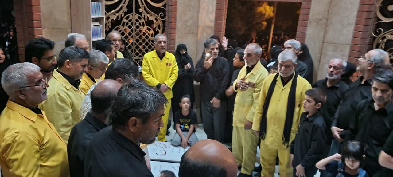 حضور آزادگان بیرجندی با لباس اسارت در مراسم شام غریبان3