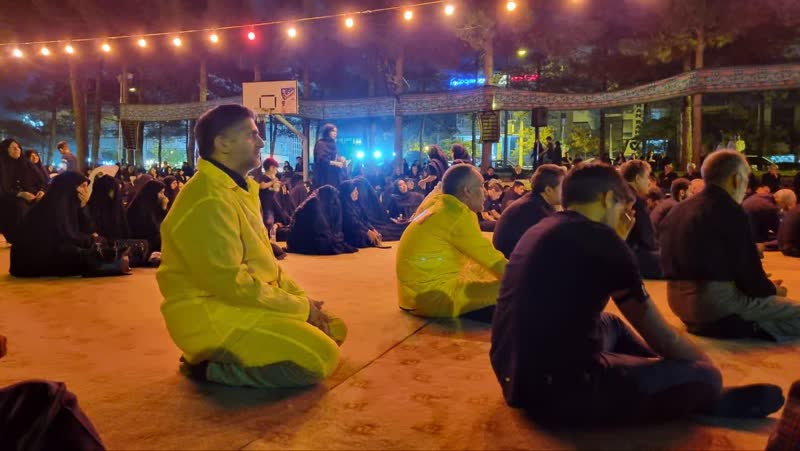 حضور آزادگان بیرجندی با لباس اسارت در مراسم شام غریبان2