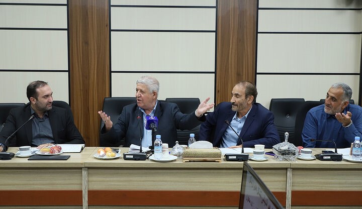 تصاویر| نشست هم اندیشی تشکل های آزادگان با رئیس بنیاد شهید و امور ایثارگران10