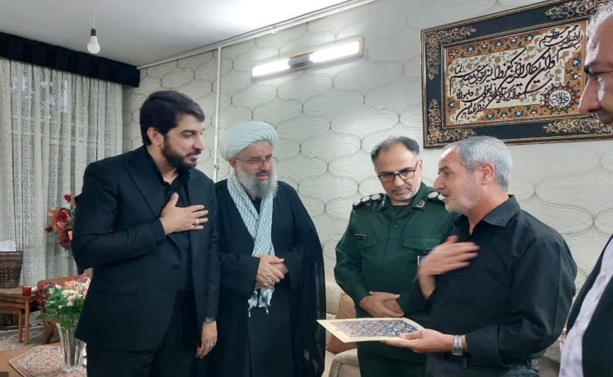 دیدار جمعی از مسئولین ملایر با خانواده‌های معظم آزادگان0