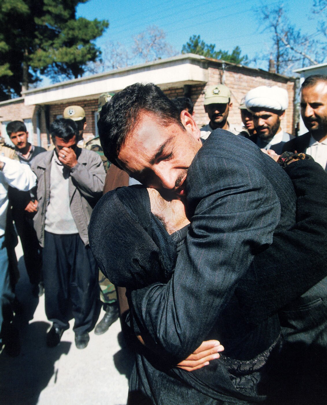 بازگشت آزادگان و استقبال زنان چشم‌انتظار1