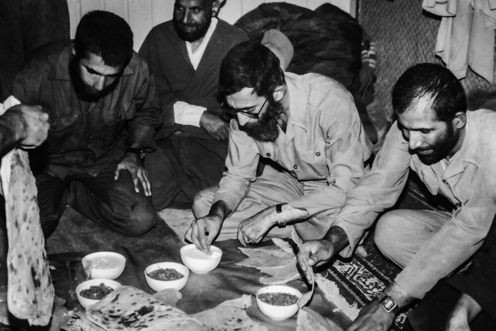 تصاویری از رهبر انقلاب در ۸ سال دفاع مقدس6