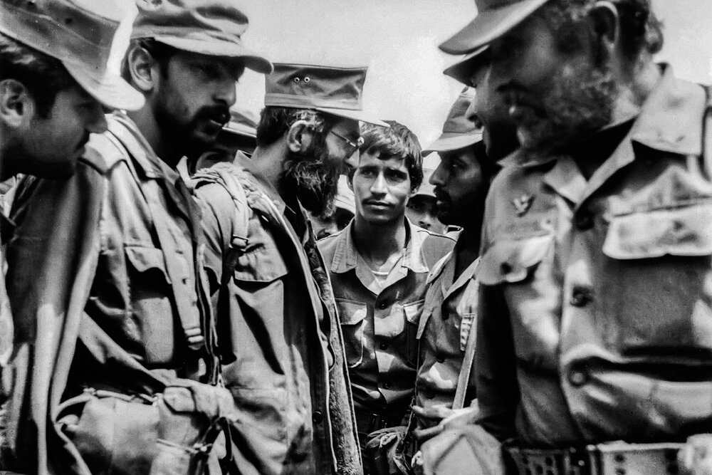 تصاویری از رهبر انقلاب در ۸ سال دفاع مقدس17