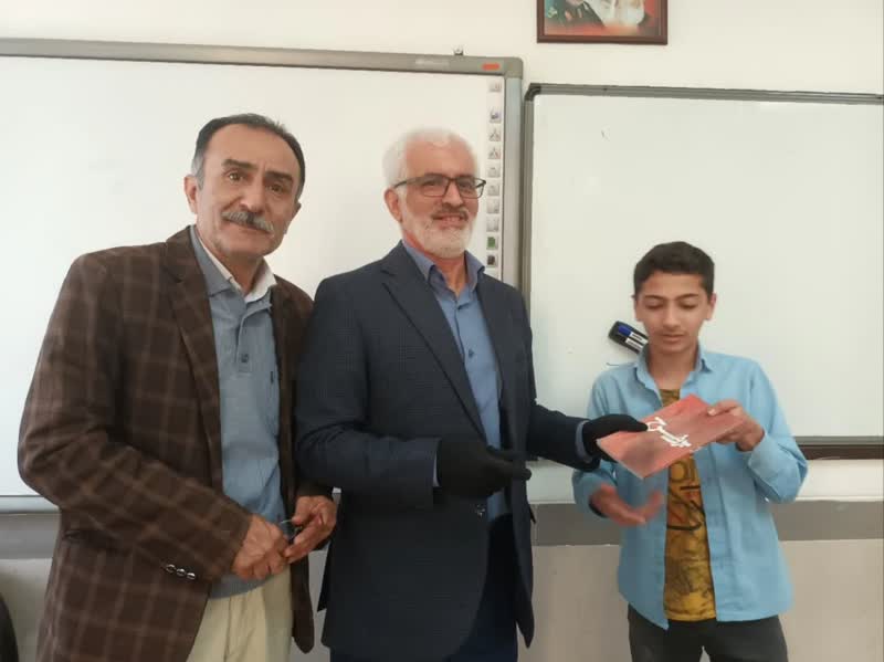 روایتگری آزاده مزیدها در جمع دانش آموزان استعداد‌های درخشان5