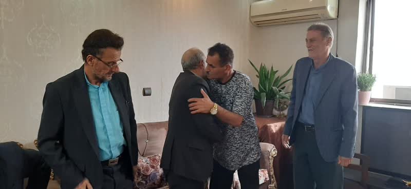 تصاویر| دیدار مدیرکل بنیادشهید و نماینده موسسه از دو آزاده گیلانی1