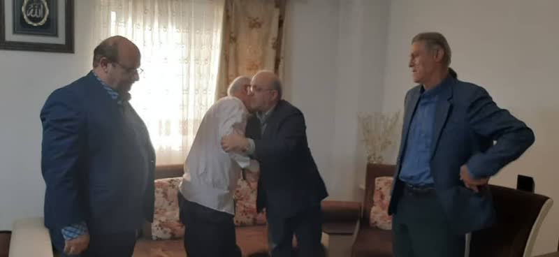 تصاویر| دیدار مدیرکل بنیادشهید و نماینده موسسه از دو آزاده گیلانی3
