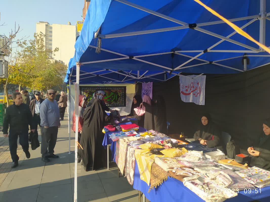 تصاویر| برپایی ایستگاه صلواتی و غرفه عفاف و حجاب5